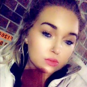 Meet your Posher, Brittni